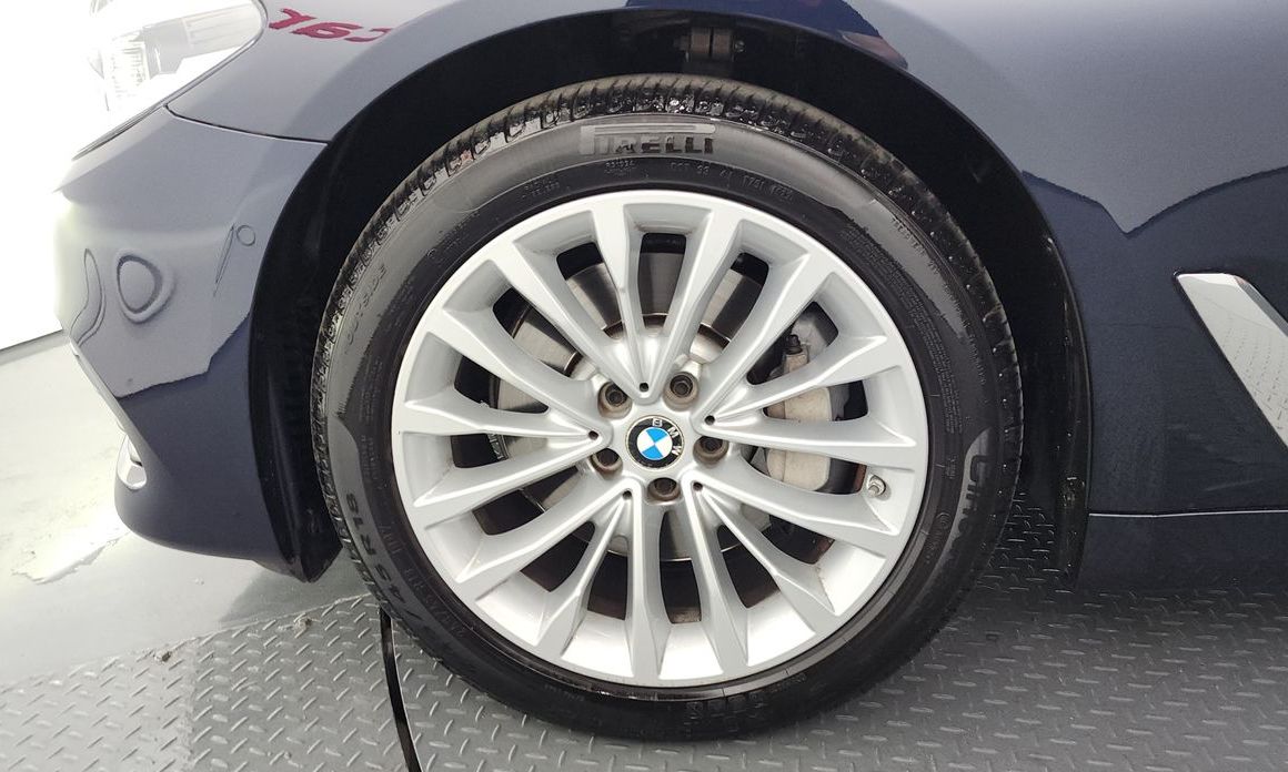 BMW 5-Series 2019
