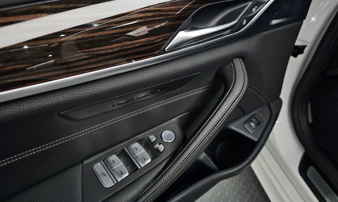 BMW 5-Series 2021