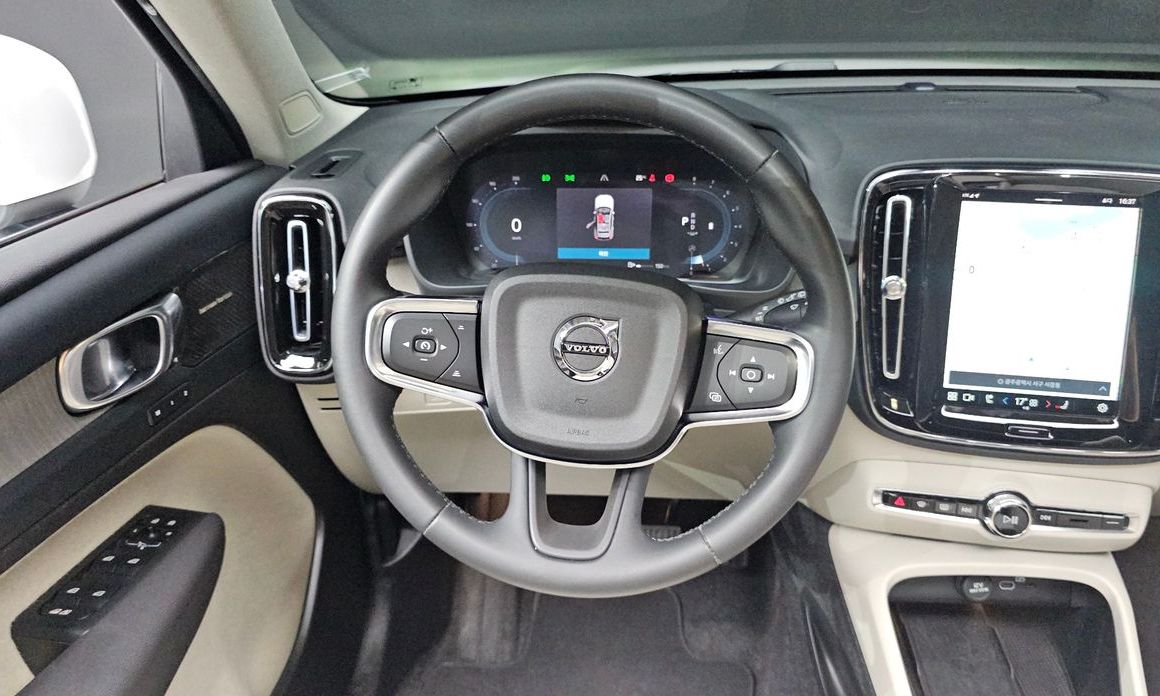 Volvo XC40 2023