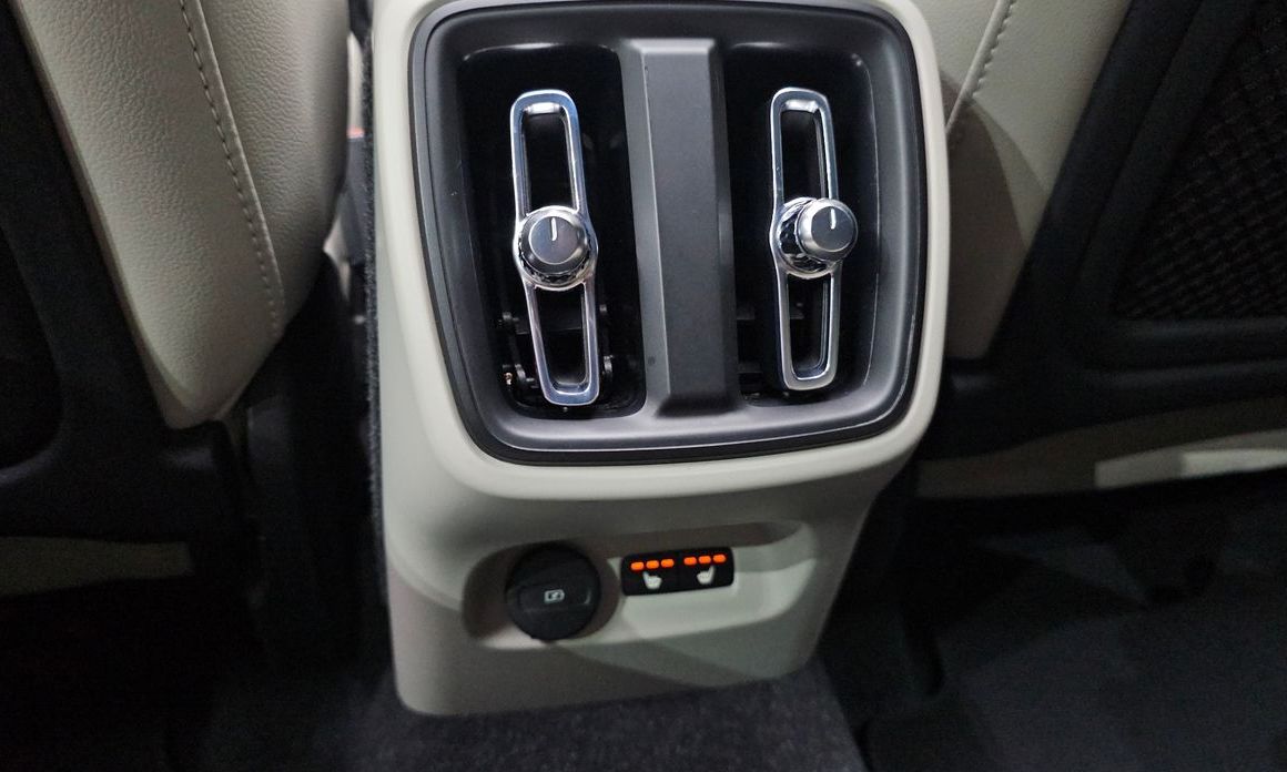 Volvo XC40 2023