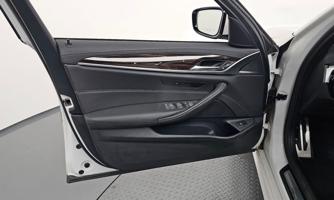 BMW 5-Series 2021