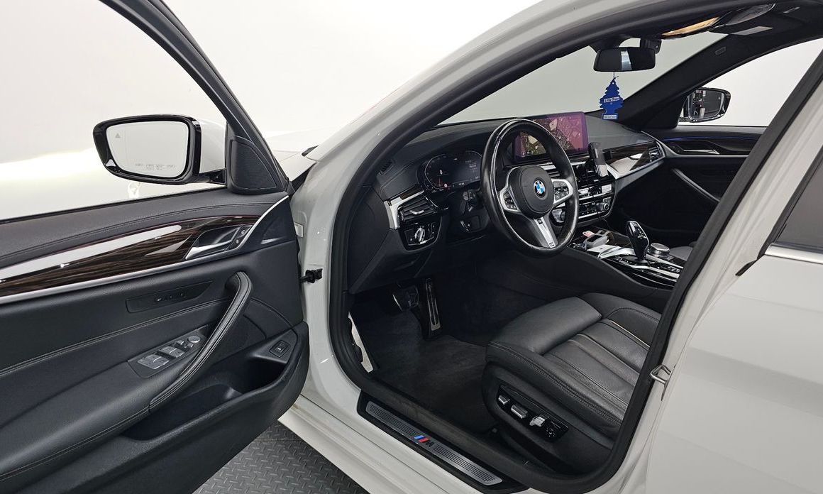 BMW 5-Series 2021