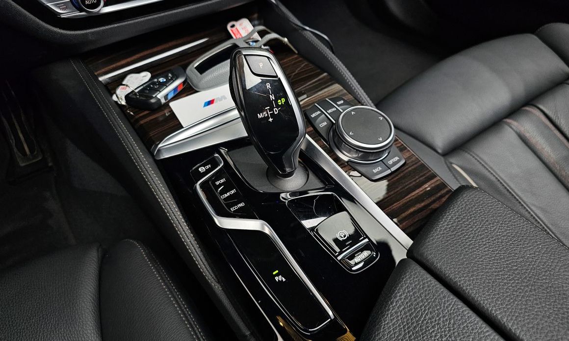 BMW 5-Series 2021