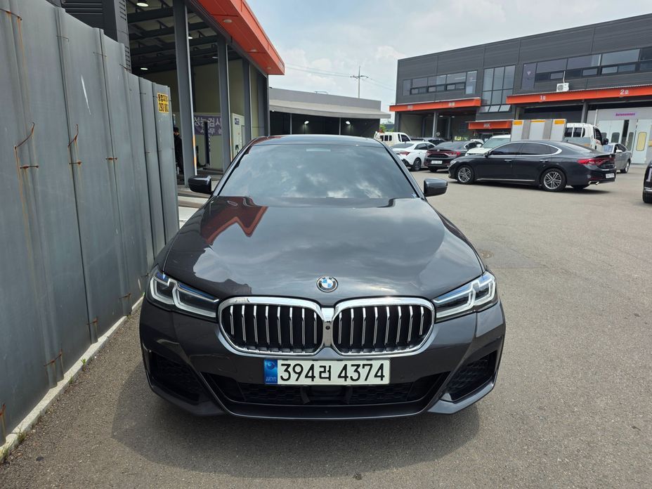 BMW 5-Series 2021