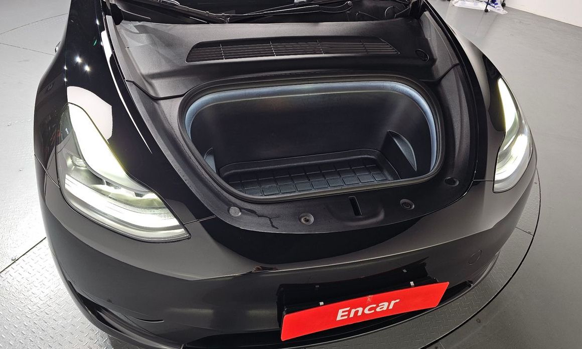 Tesla Model Y 2024