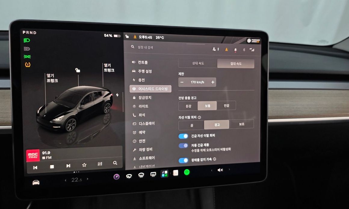 Tesla Model Y 2024