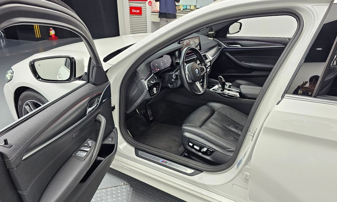 BMW 5-Series 2023