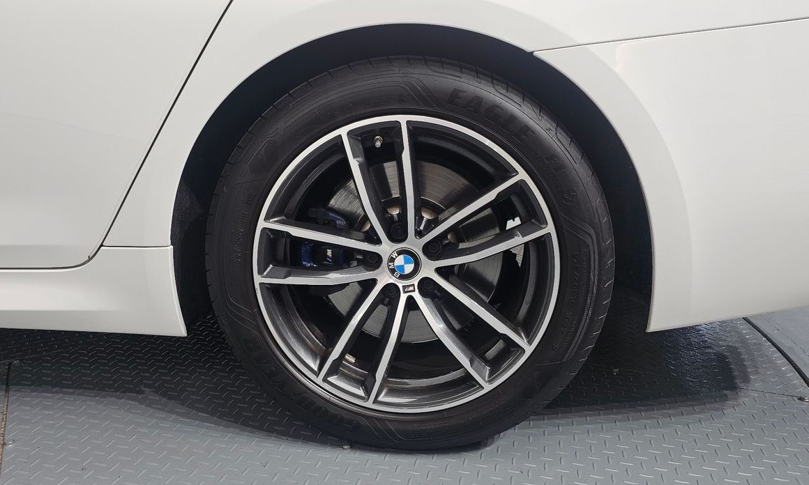 BMW 5-Series 2023