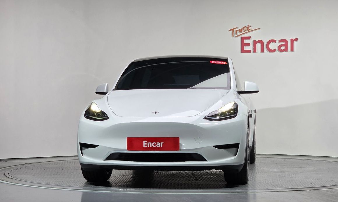 Tesla Model Y 2024