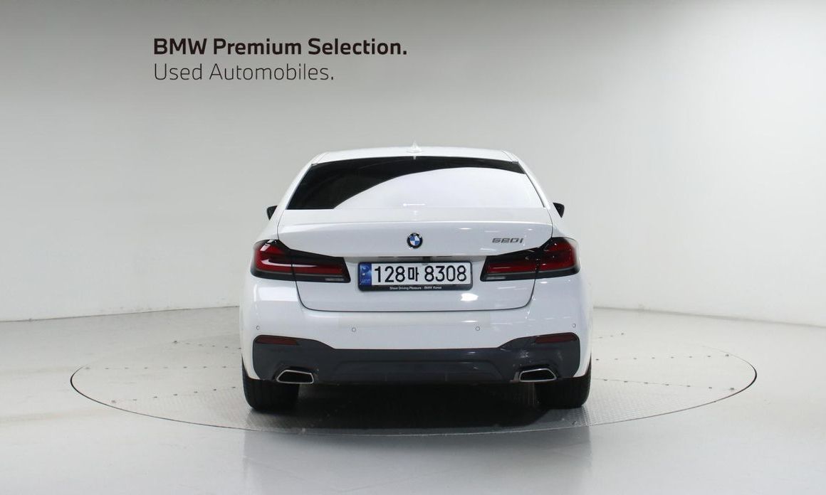BMW 5-Series 2023