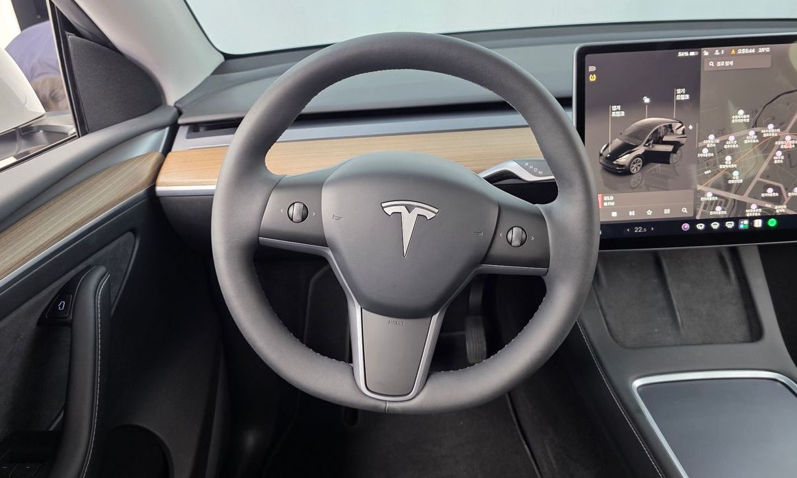 Tesla Model Y 2024