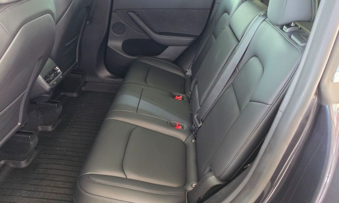 Tesla Model Y 2025