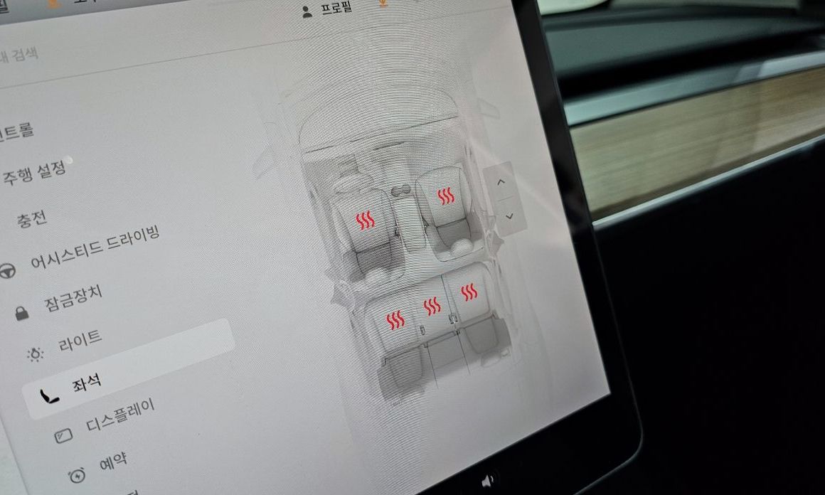Tesla Model Y 2025