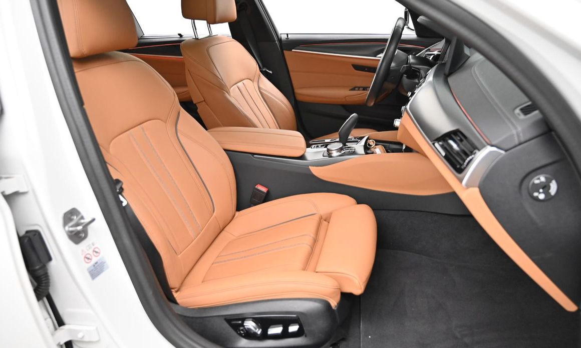 BMW 5-Series 2023