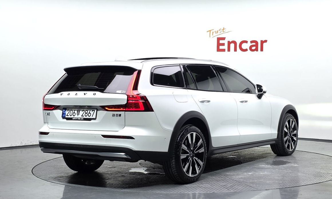 Volvo V60 2023