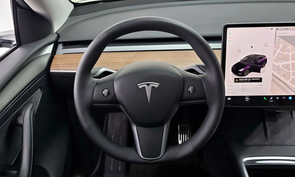 Tesla Model Y 2025
