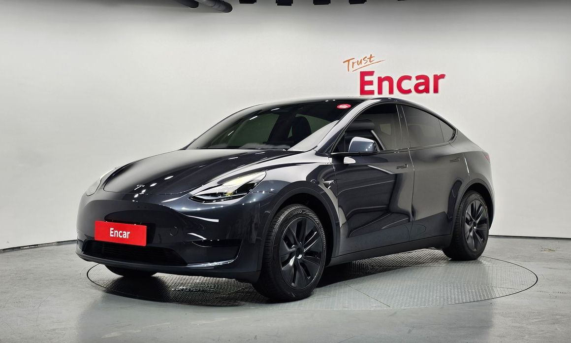 Tesla Model Y 2025