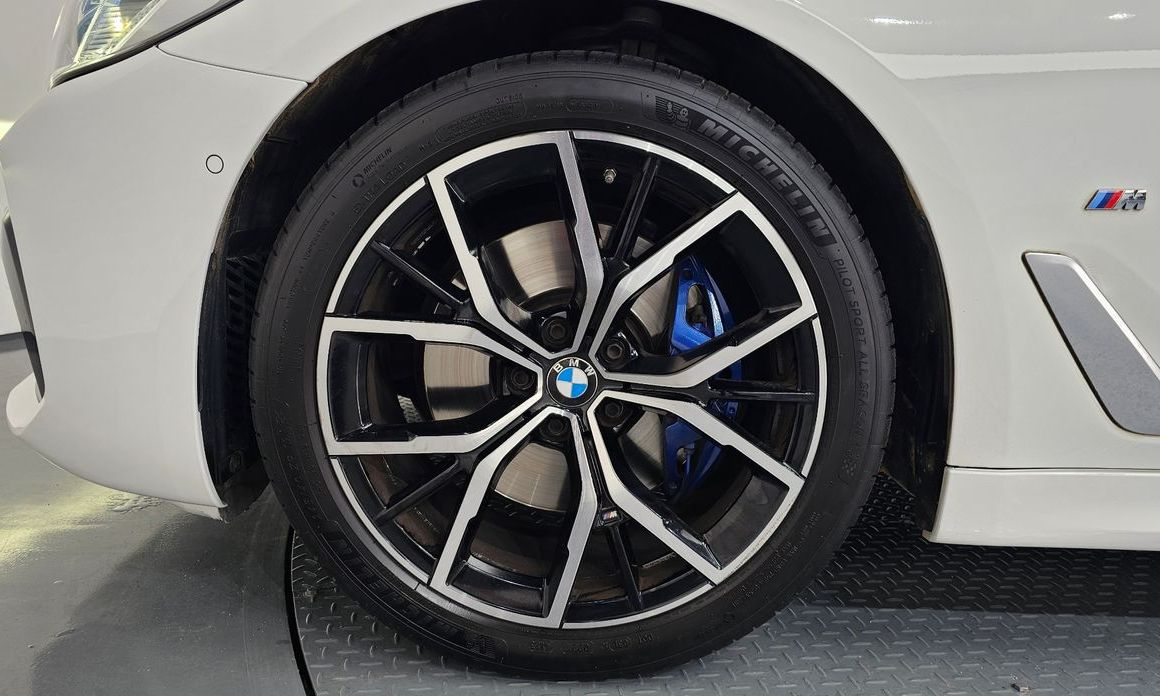 BMW 5-Series 2023
