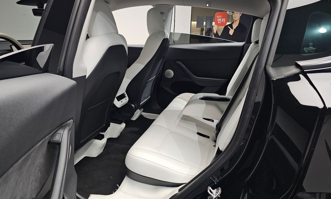 Tesla Model Y 2024
