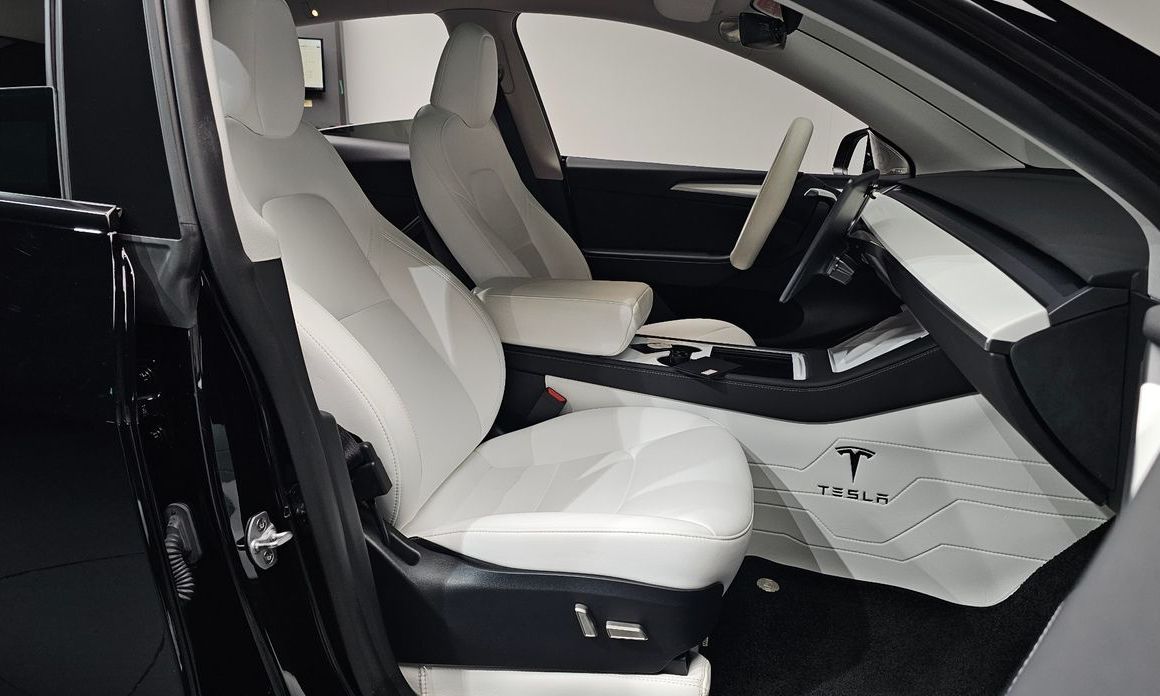 Tesla Model Y 2024
