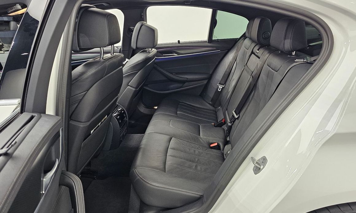 BMW 5-Series 2023