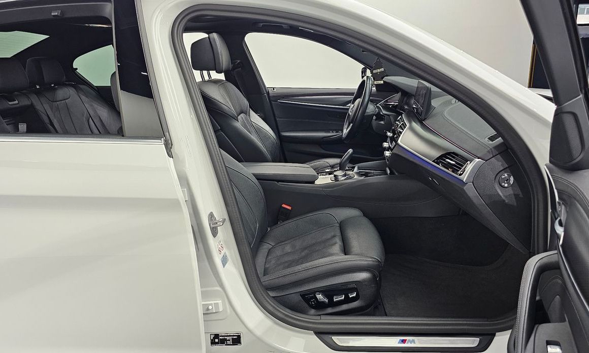 BMW 5-Series 2023