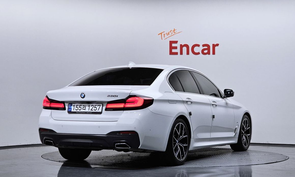 BMW 5-Series 2023