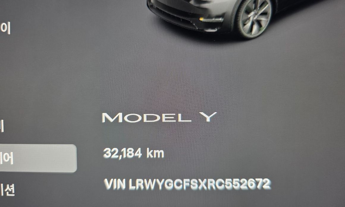 Tesla Model Y 2024