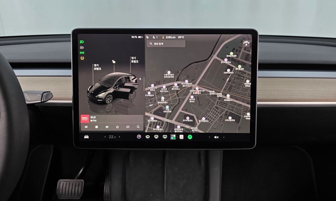 Tesla Model Y 2024