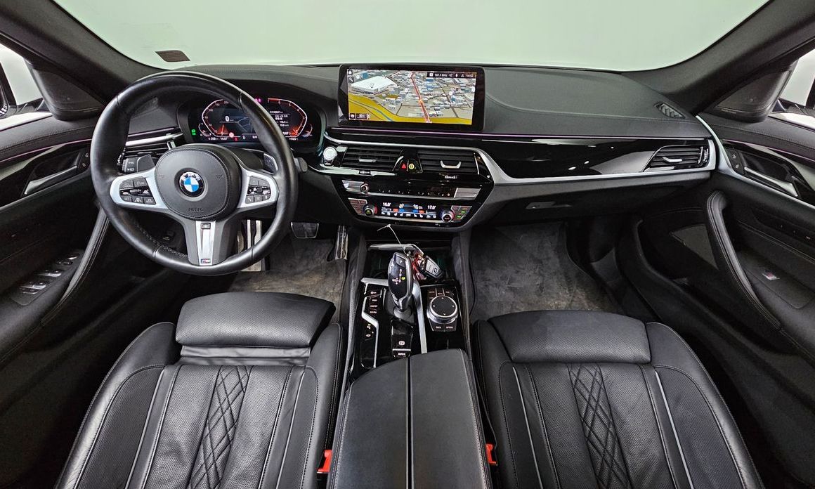 BMW 5-Series 2023