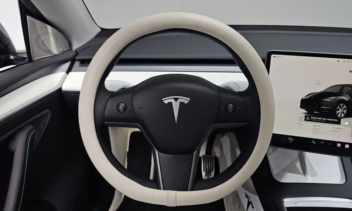 Tesla Model Y 2024