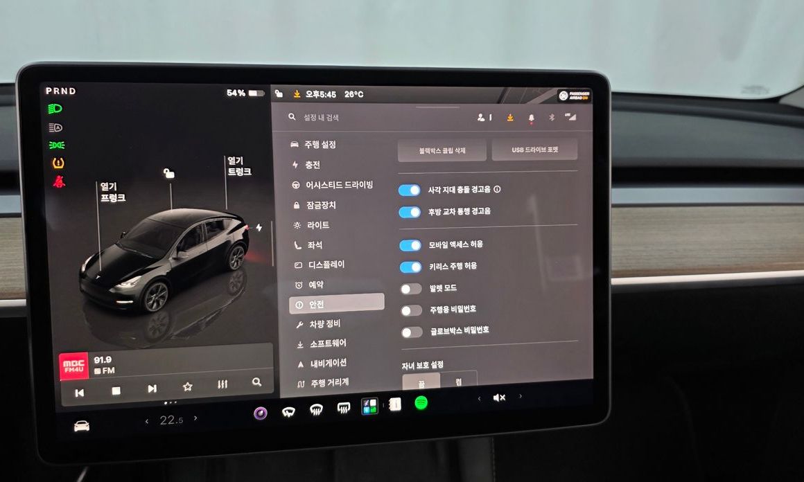 Tesla Model Y 2024