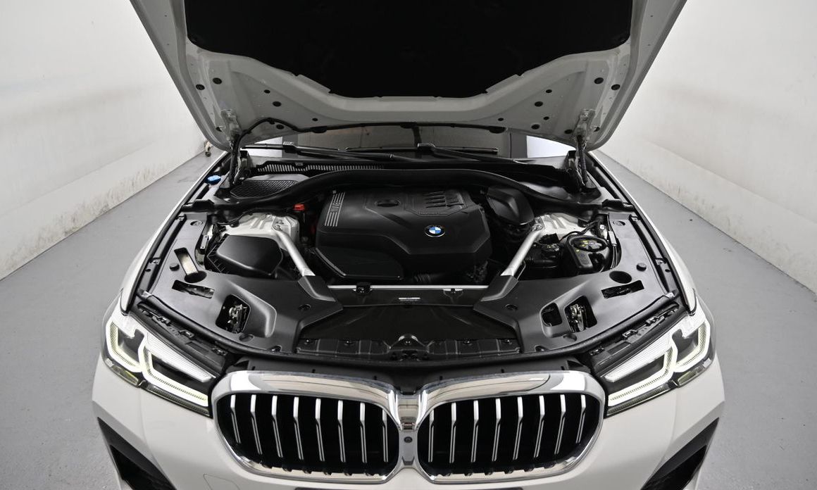 BMW 5-Series 2023