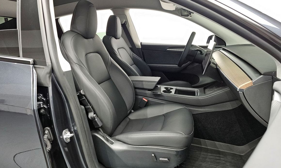 Tesla Model Y 2025