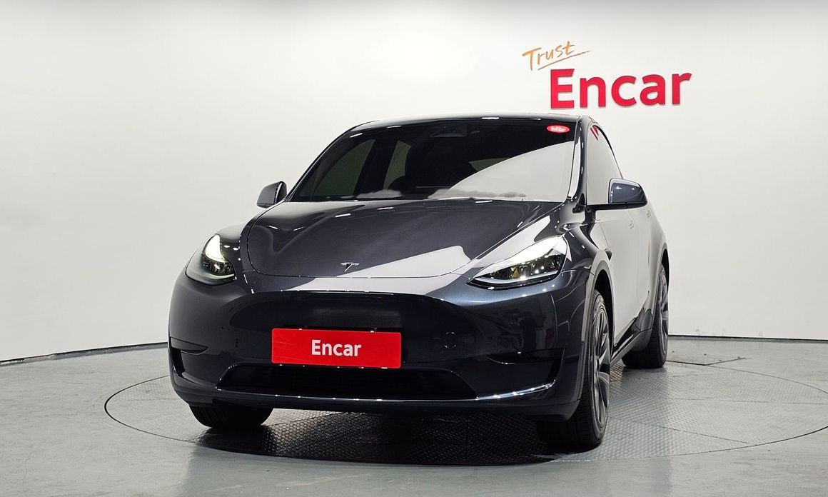 Tesla Model Y 2025