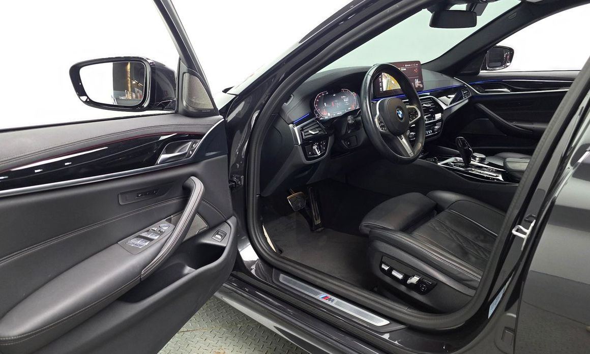 BMW 5-Series 2023