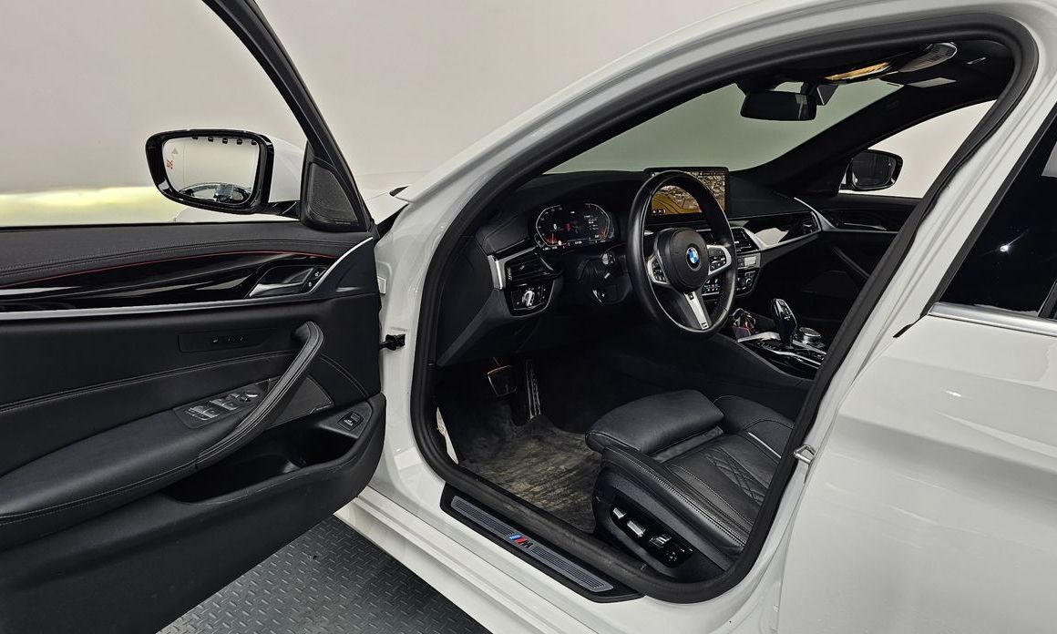 BMW 5-Series 2023