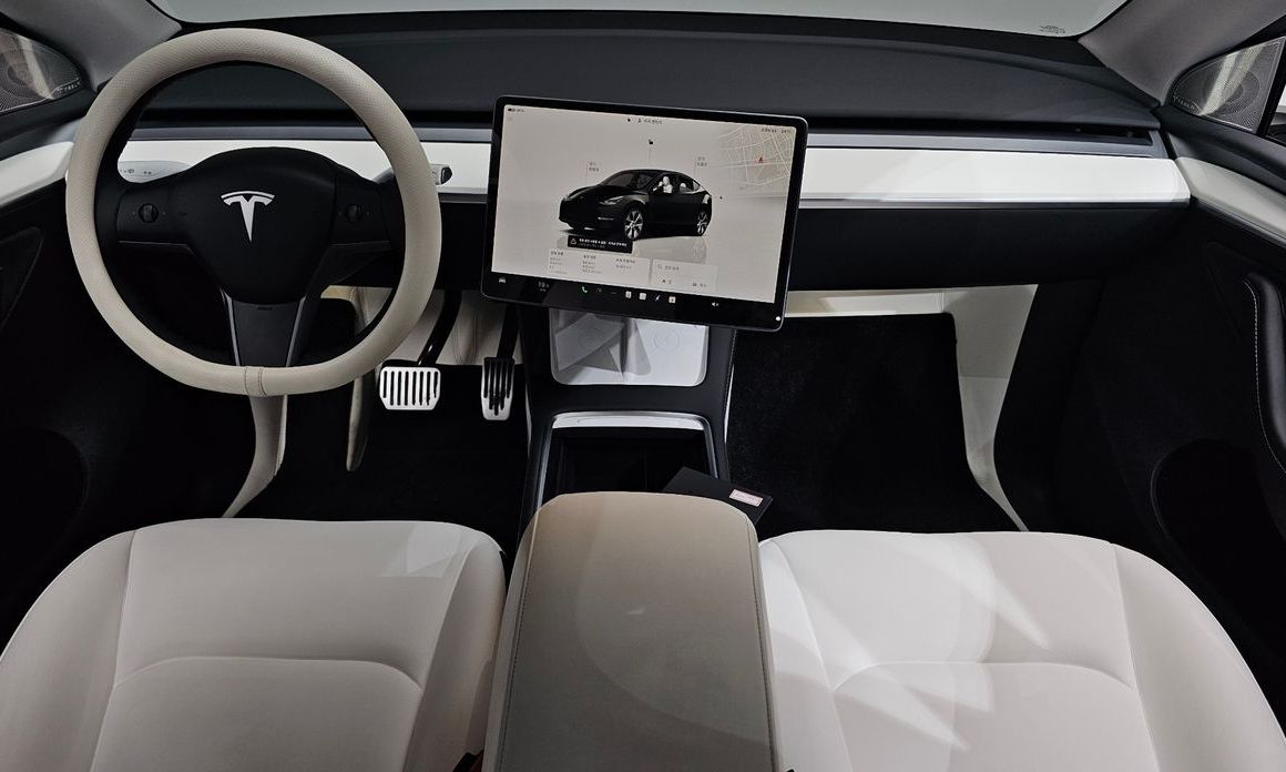 Tesla Model Y 2024