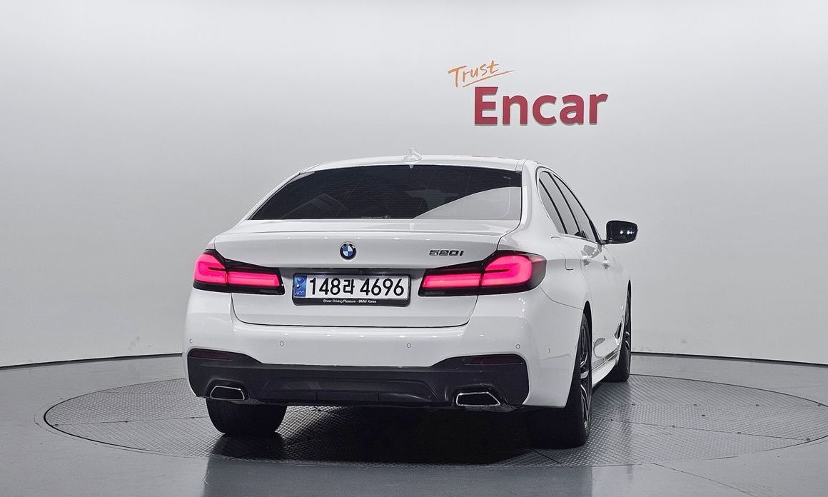 BMW 5-Series 2023
