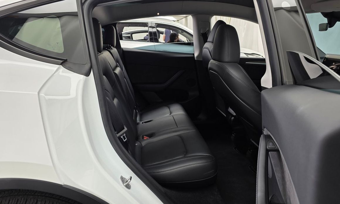 Tesla Model Y 2024