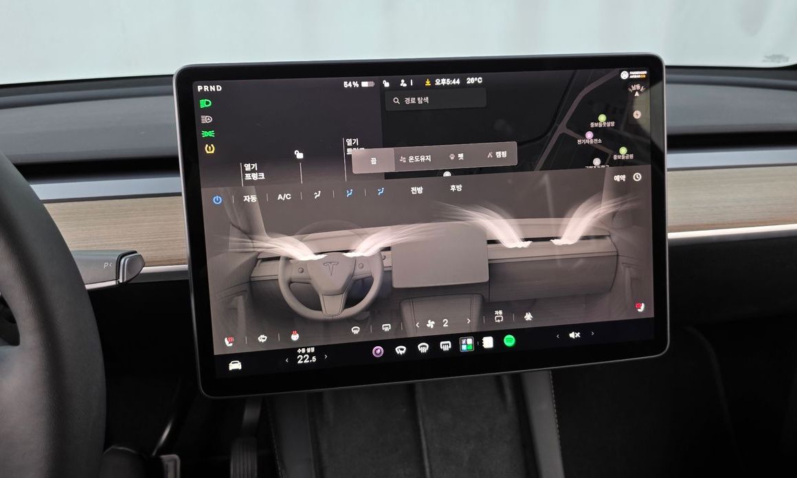 Tesla Model Y 2024