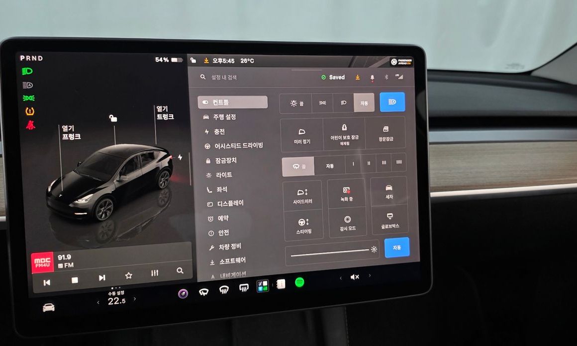 Tesla Model Y 2024