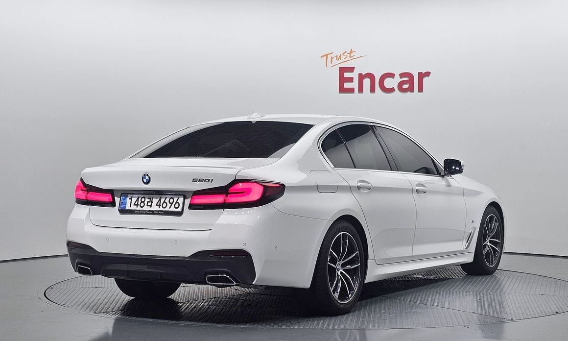 BMW 5-Series 2023