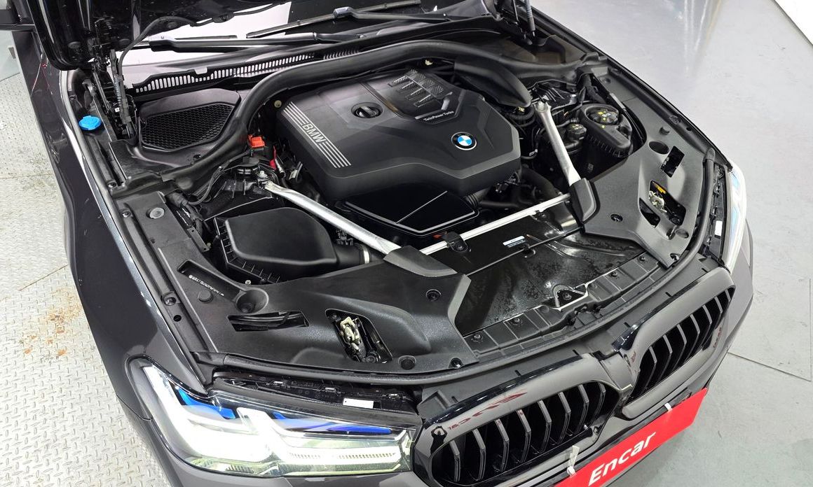 BMW 5-Series 2023