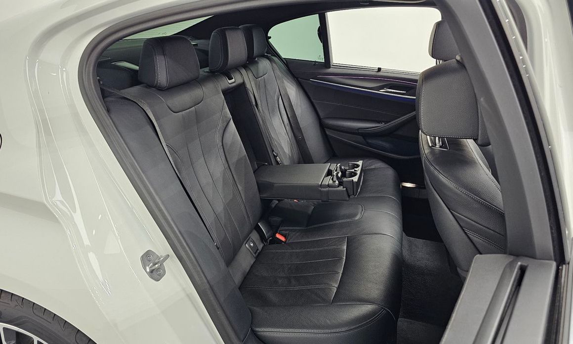 BMW 5-Series 2023