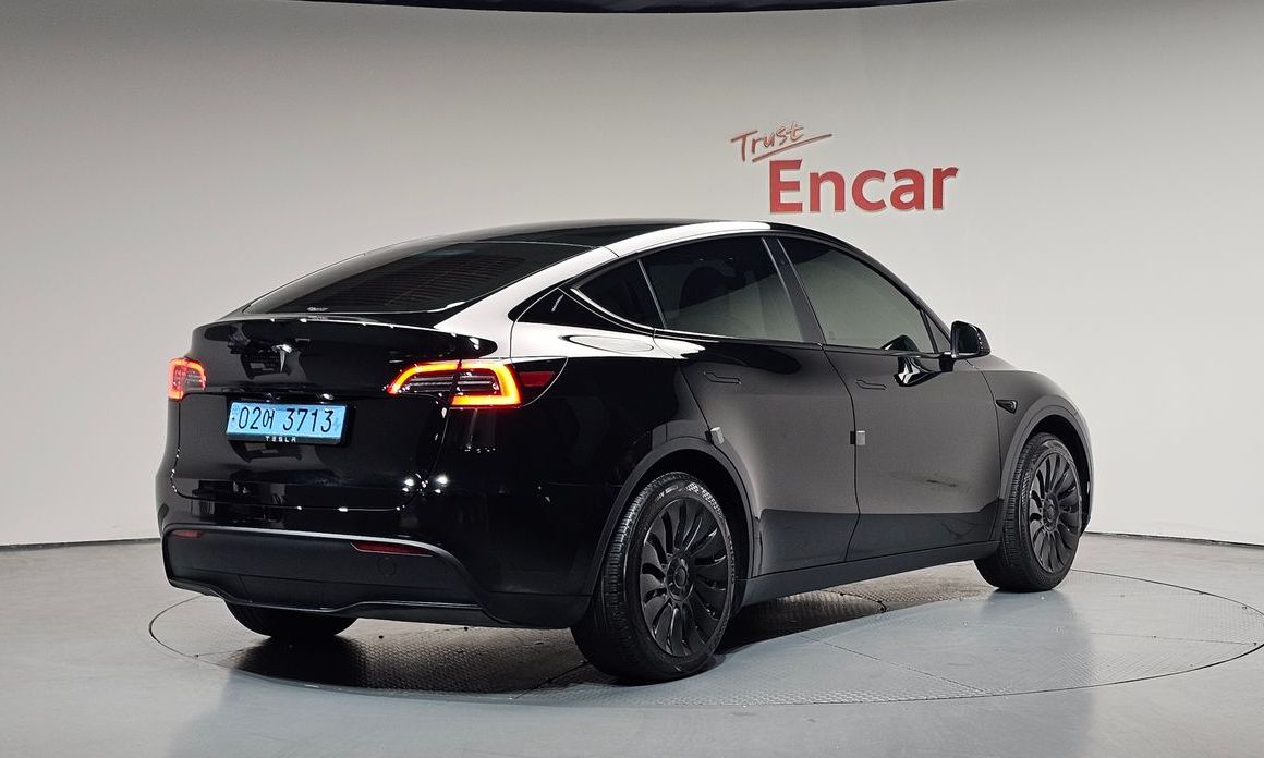 Tesla Model Y 2024