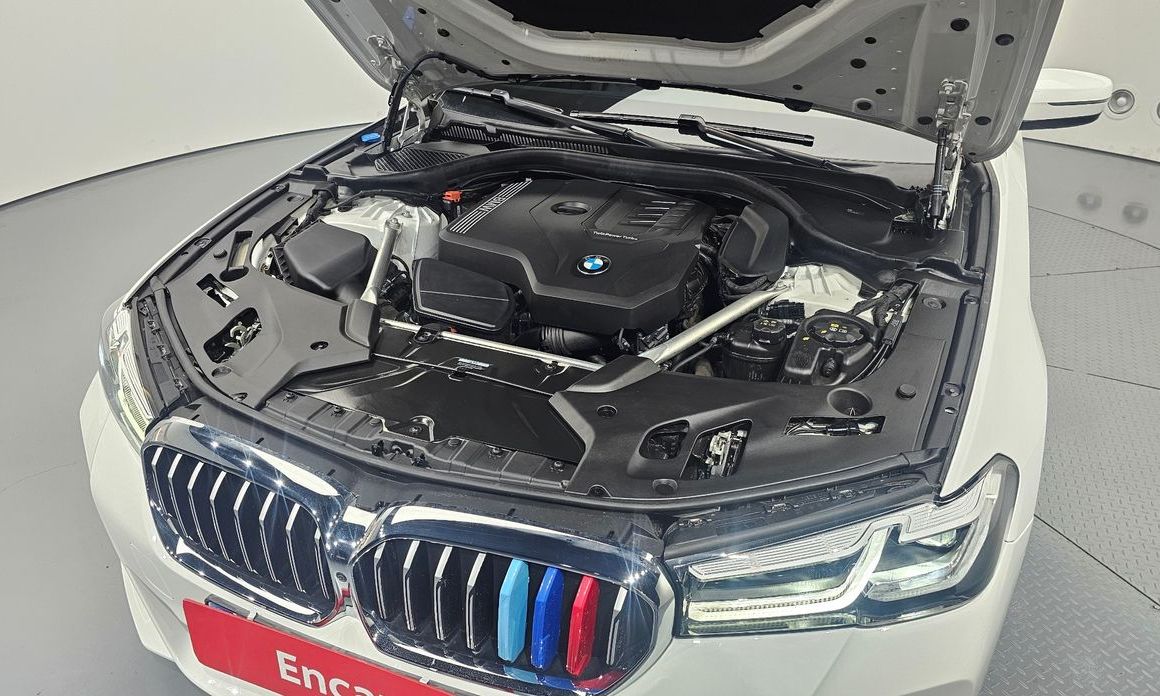 BMW 5-Series 2023