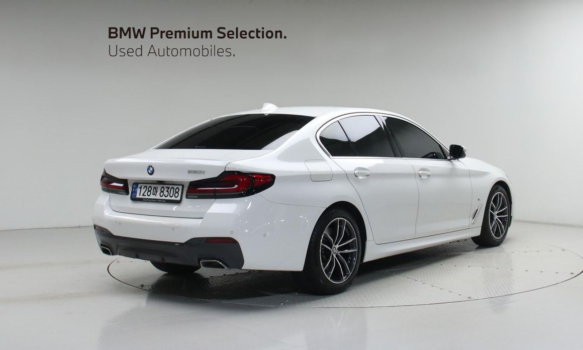 BMW 5-Series 2023