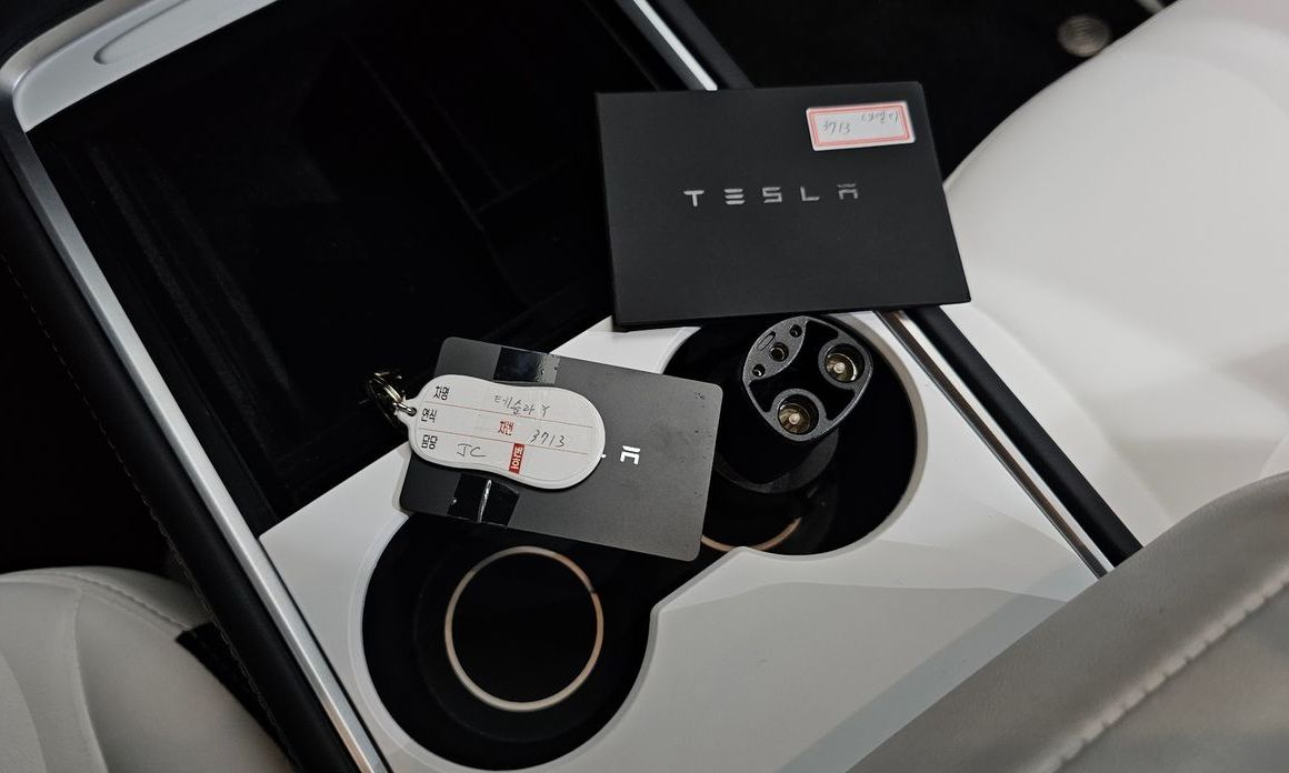 Tesla Model Y 2024