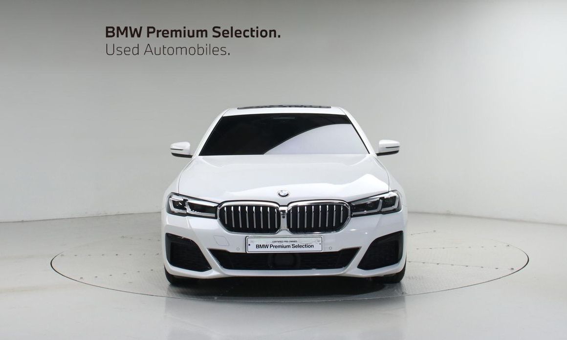 BMW 5-Series 2023